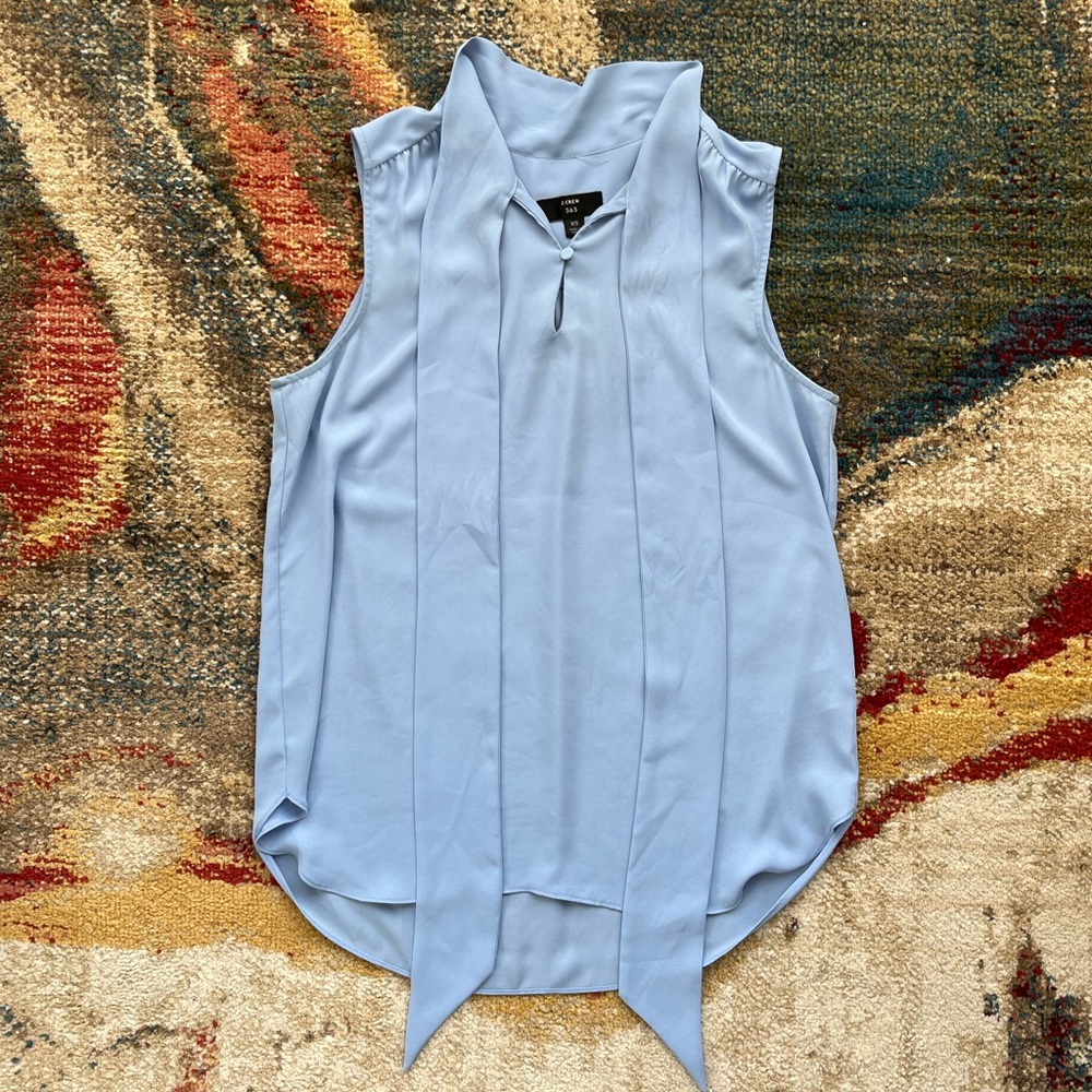 Drapey Tie-neck sleeveless blouse 365 crepe J Crew EUC Oxford Blue